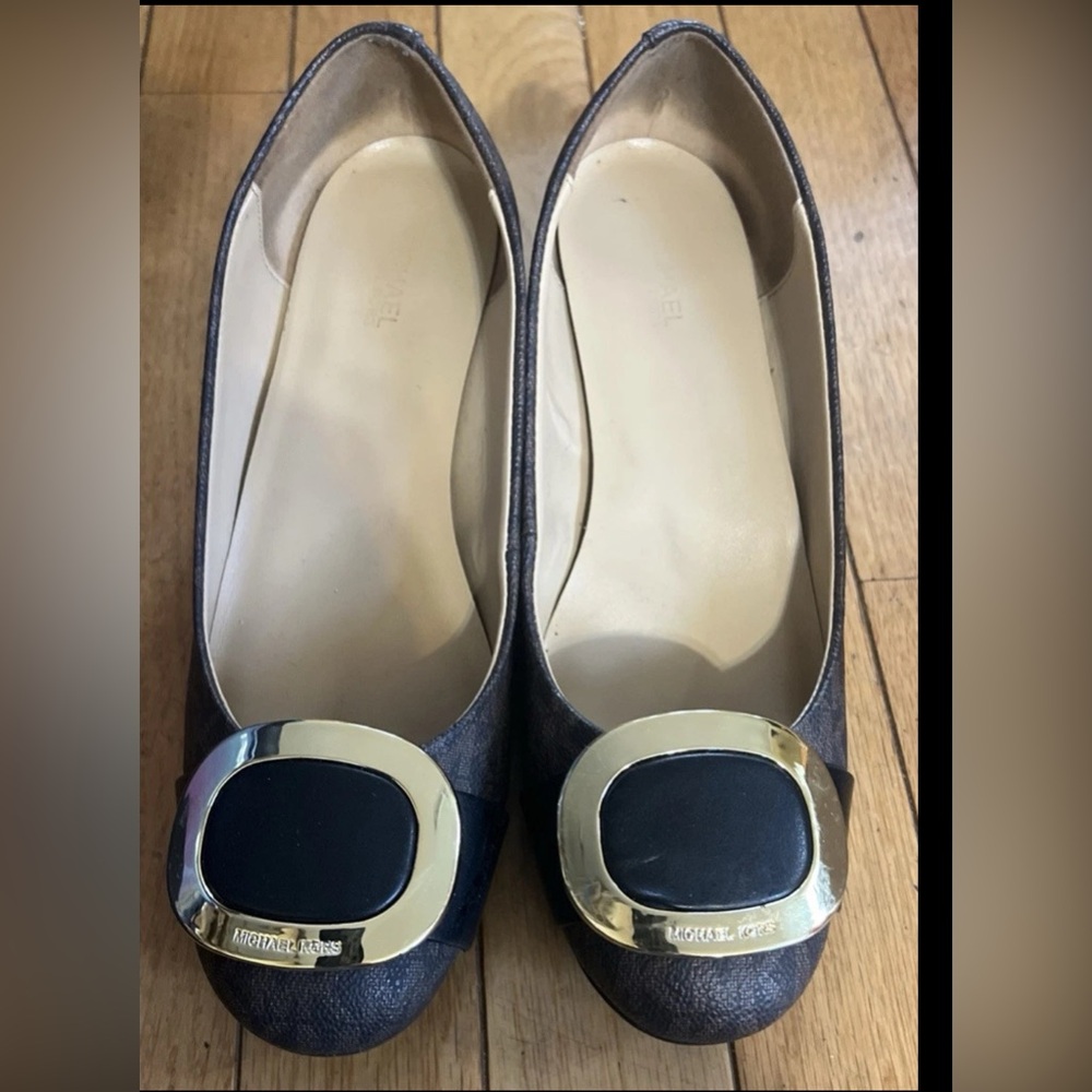 Women's Michael Kors Pauline Black Gold Buckle Pumps Size 10 M